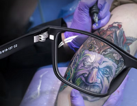 Brille mit integrierten Tattoo Filter