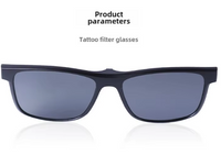 Brille mit integrierten Tattoo Filter